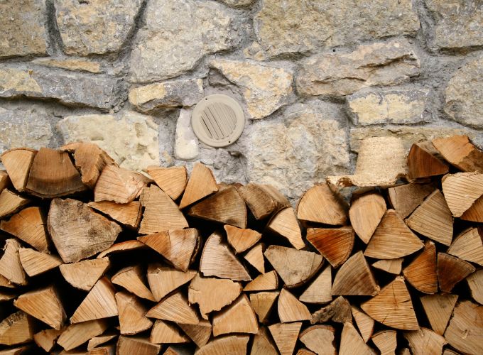 Comment stocker le bois de chauffage pour la cheminée