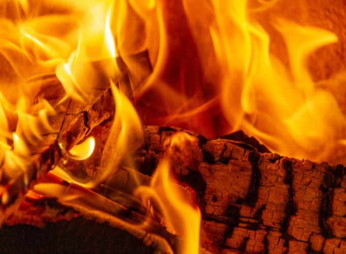 Comment réduire la consommation de bois de chauffage dans une cheminée