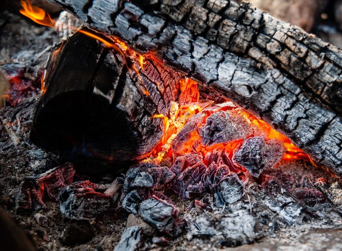 Découvrez où il est possible d'éliminer les cendres de cheminée en toute sécurité