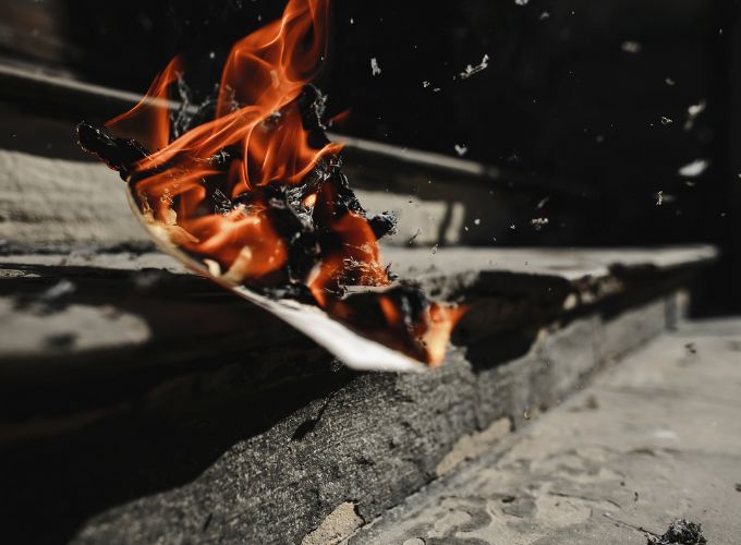 Comment éteindre un feu de cheminée en toute sécurité